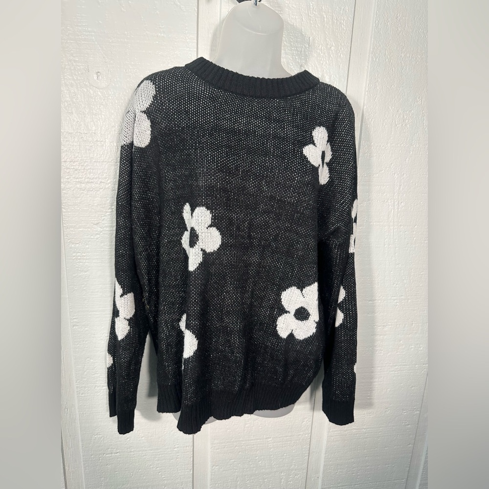 Just Polly Black and White Sweater Size Large EUC - Picture 1 of 6